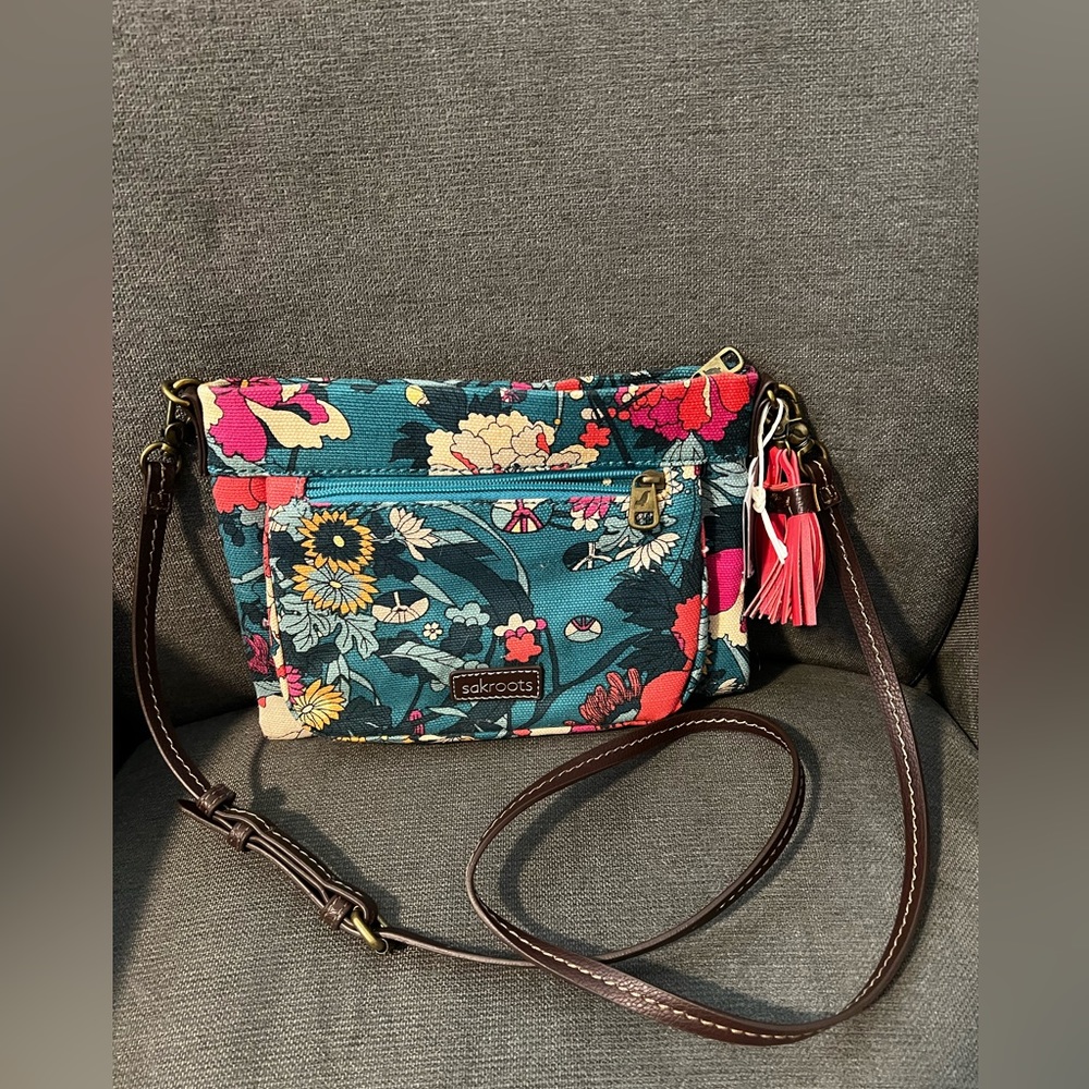 NWT Sakroots Artist Circle Teal Crossbody